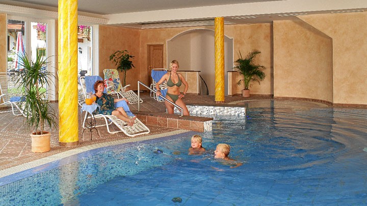 Hallenbad 1