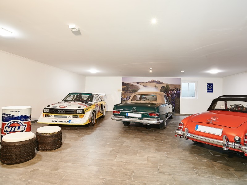 Hotel mit  Oldtimeraussellung